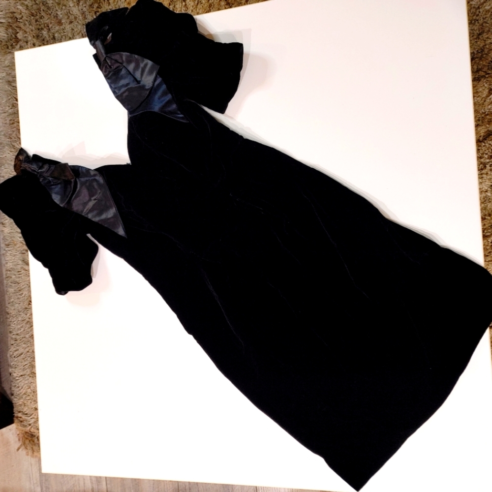 DONATED 🦖🦖 Vintage 80s Black Velvet LBD
